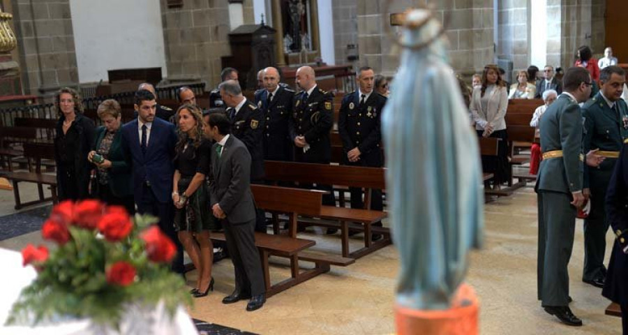 La Guardia Civil rinde homenaje a su patrona, la Virgen del Pilar, en la Concatedral de San Julián