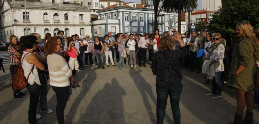 Las rutas de Ferrol en Feminino reúnen a unas 50 personas por grupo