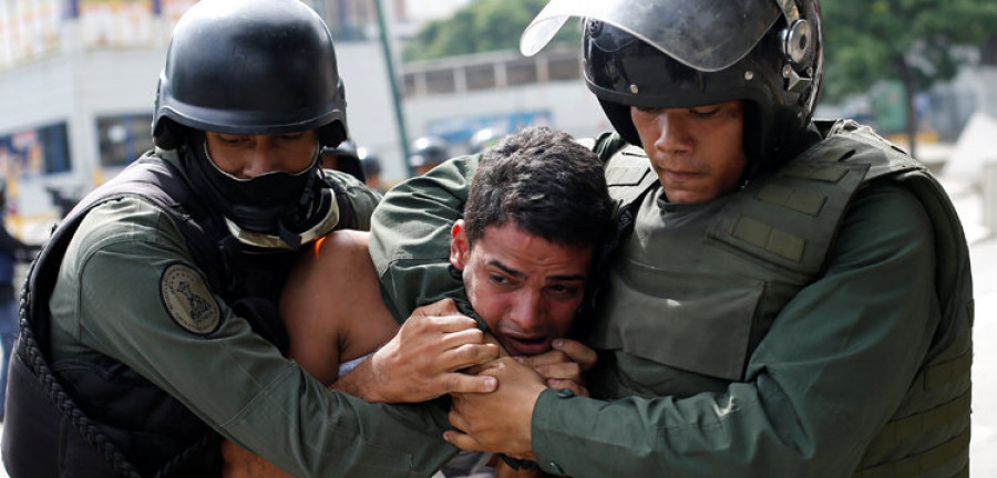 Venezuela prohíbe las protestas bajo amenaza de hasta diez años de cárcel