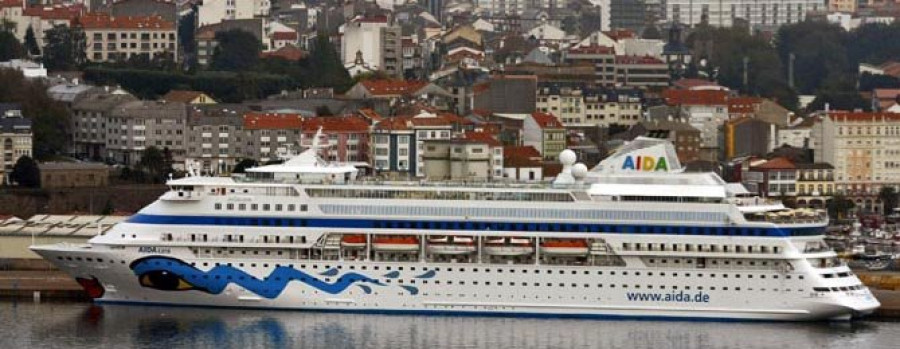 El crucero “Aida Cara” abre camino hoy al “Aida Sol”