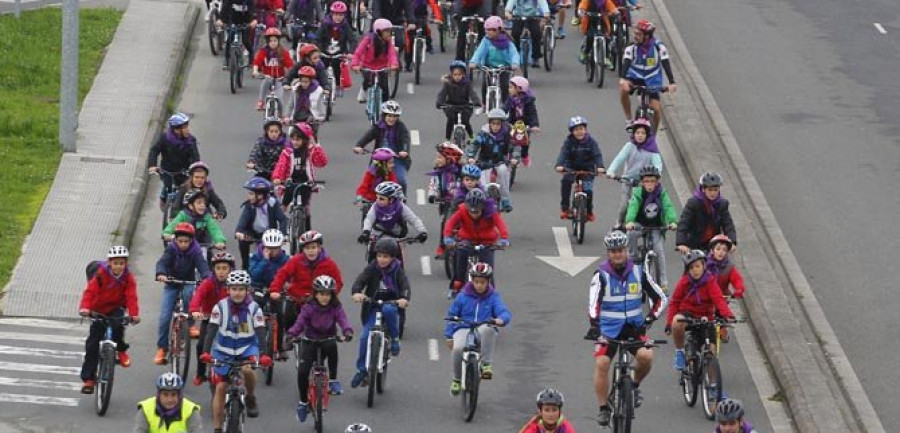 Más de 500 escolares participaron en la Marcha Ciclista pola Igualdade de Narón