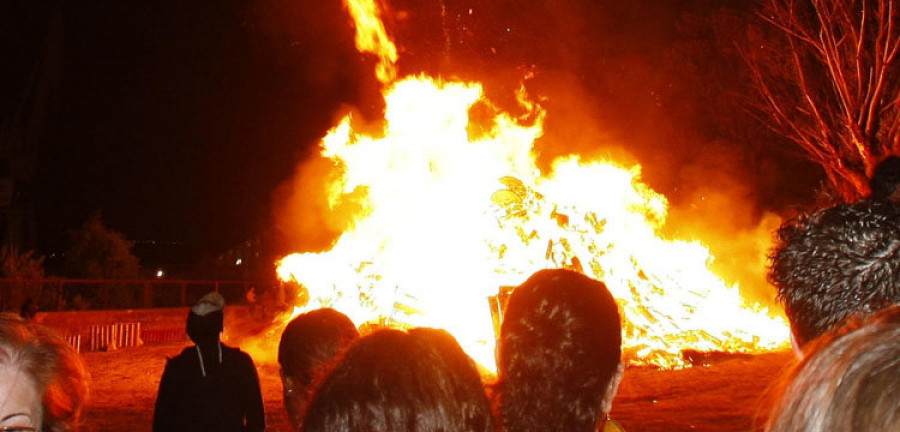 O San Xoán acenderá esta noite centos de lumeiradas na comarca