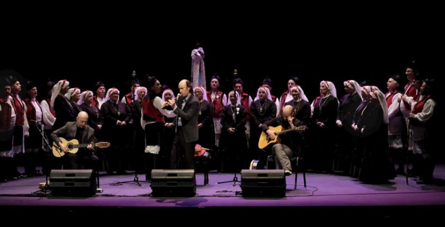 Artistas y amigos de Antón Varela le recuerdan con un emotivo concierto en el Jofre