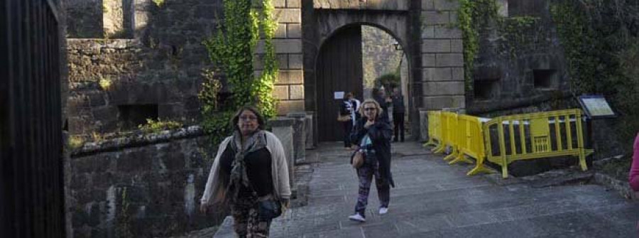 El Concello valla varias zonas del Castillo de San Felipe por riesgo para los visitantes