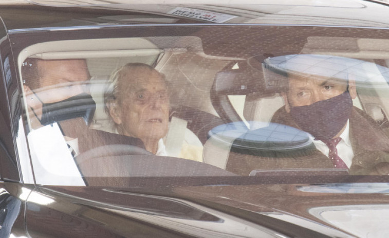 El duque de Edimburgo sale del hospital después de casi un mes ingresado