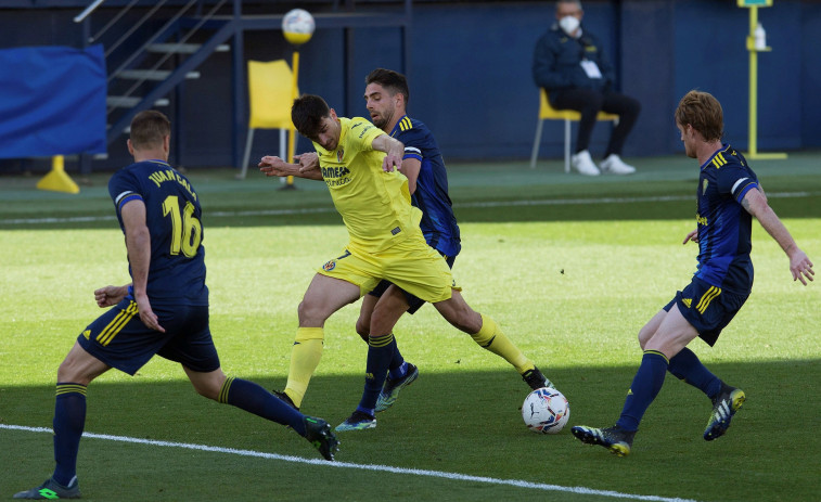 2-1. Gerard Moreno dio el triunfo ante un Cádiz que apretó al final