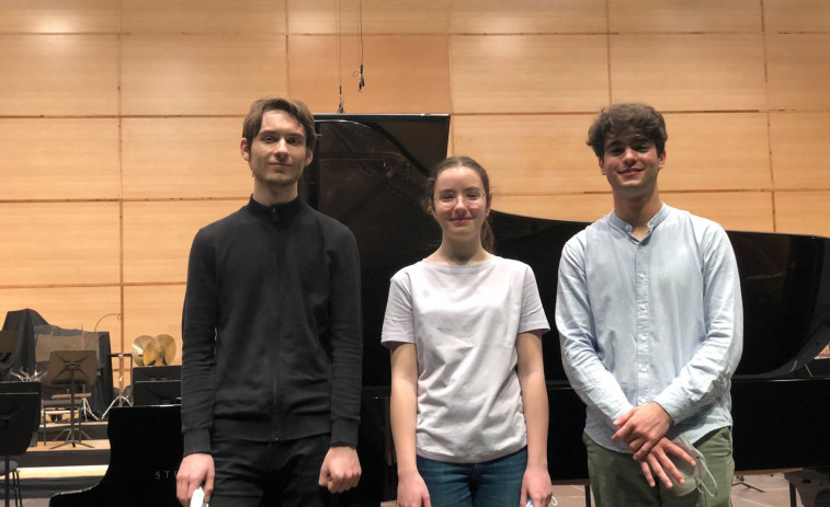 Los jóvenes Cecino, Khandohi y Garet, en la final del Concurso Internacional de Piano