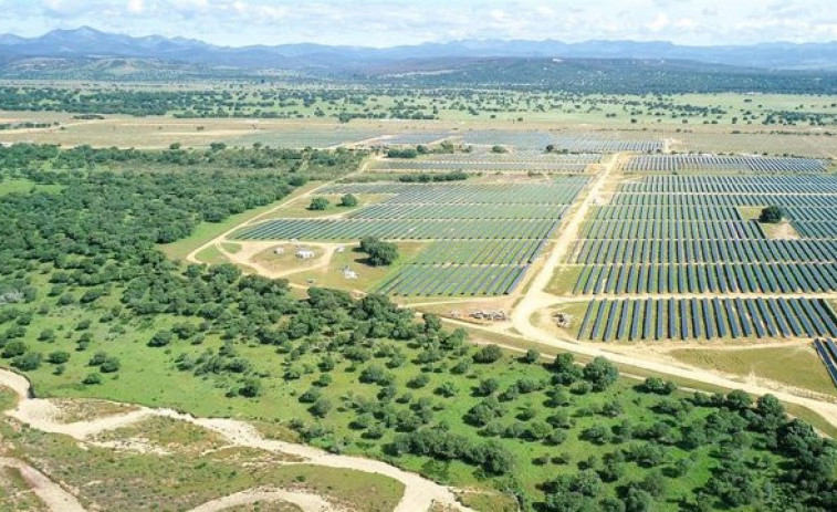 Repsol inicia la producción de electricidad en 'Valdesolar', su mayor proyecto fotovoltaico en España