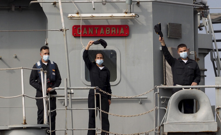 El “Cantabria” zarpa del Arsenal para iniciar su despliegue con la OTAN en el mar Mediterráneo