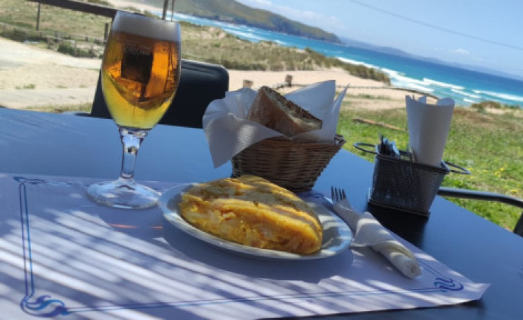 Comer en Doniños: O Alpendre,  cervezas y tortilla con la mejor puesta de sol de Ferrol