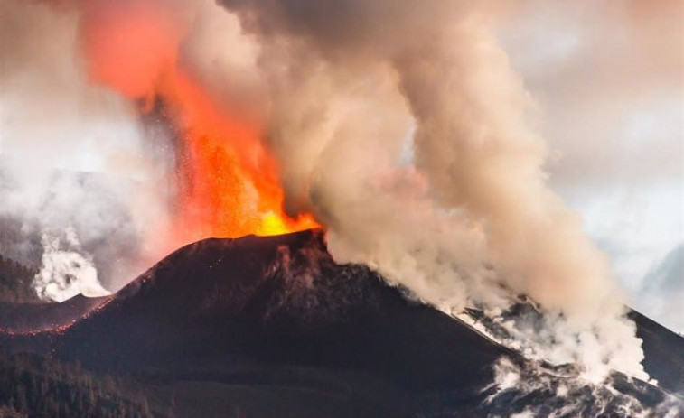 Surge una nueva colada al noreste del volcán de La Palma