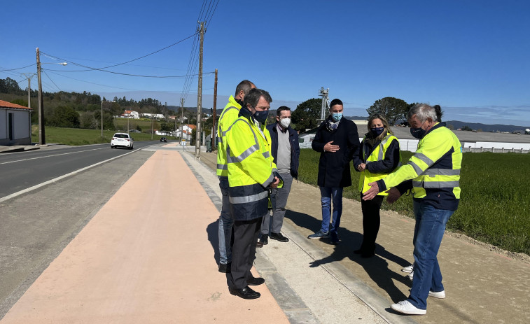 La Xunta destaca la mejora en seguridad vial de la senda peatonal a la piscina de Franza