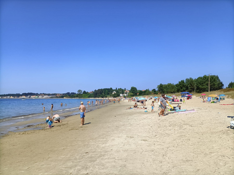 Fallece un hombre en la playa de Seselle al sentirse indispuesto en el agua