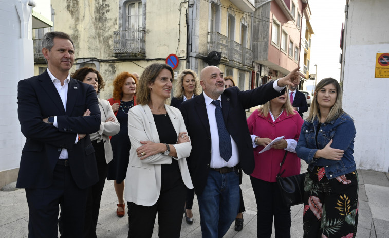 La ministra Teresa Ribera supervisa las actuaciones de eficiencia energética en Ares