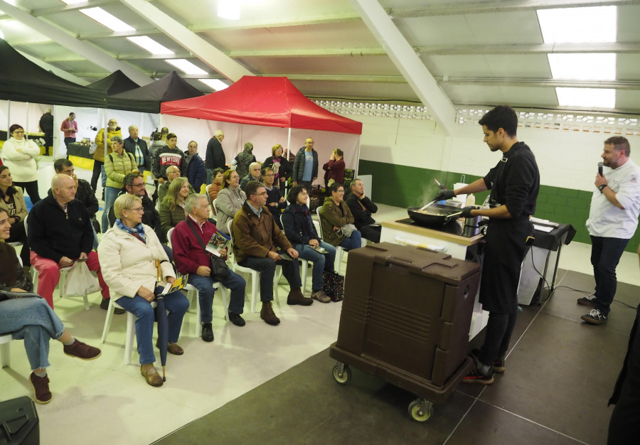 Demostraciones de cocina y talleres infaniles dieron vida a la vigésimo primera Feira do Mel en Sedes