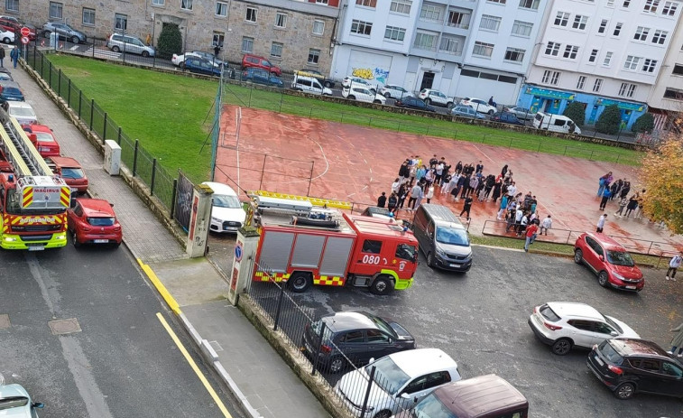 Un conato de incendio obliga a desalojar  a los alumnos del IES Concepción Arenal