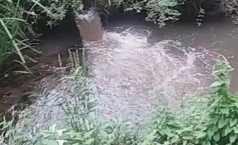 Eliminados dos puntos de vertido de aguas residuales en el paseo del río Condomiñas