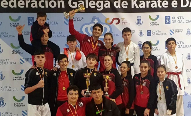 Los karatekas locales destacan en el Gallego sénior