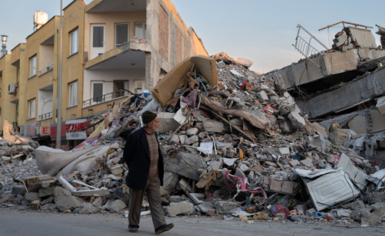 El número de muertos por los terremotos en Turquía supera ya 44.000