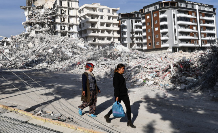 Turquía eleva a 46.000 los fallecidos por los seísmos ante las dudas de los médicos