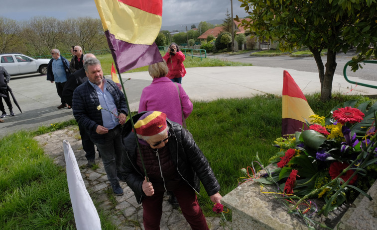 Ofrendas florales y diversos actos en Ferrol, Narón y Cedeira, por el aniversario de la II República