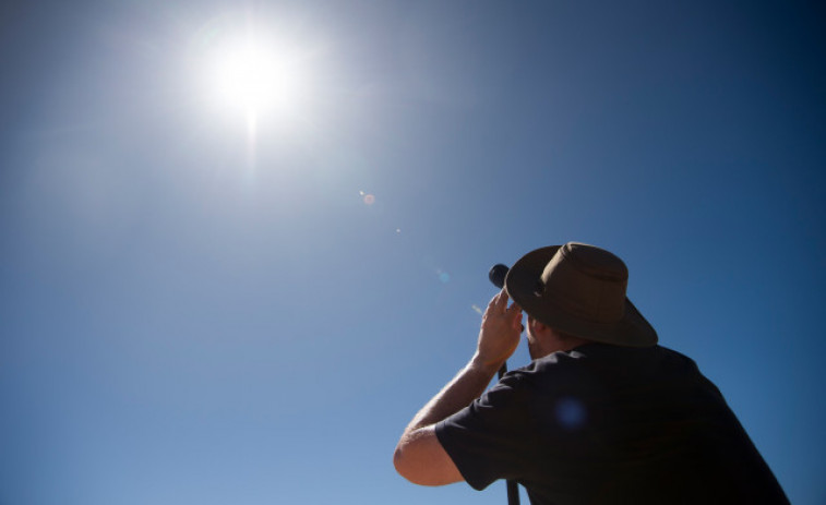 Un eclipse solar total oscurece el noroeste de Australia