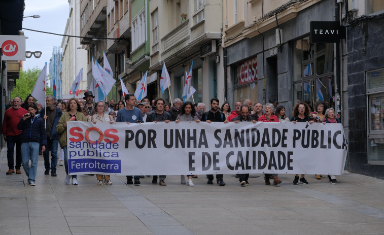 Cientos de personas secundan en Ferrol la protesta de apoyo a la Atención Primaria