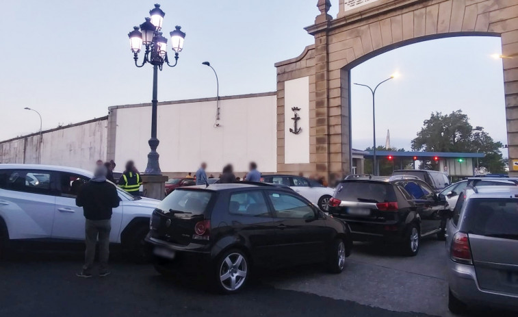 Trabajadores de Navantia Ferrol bloquean durante tres horas el acceso al astillero