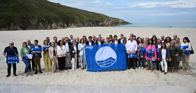 Galicia volverá a lucir 125 banderas azules en sus playas