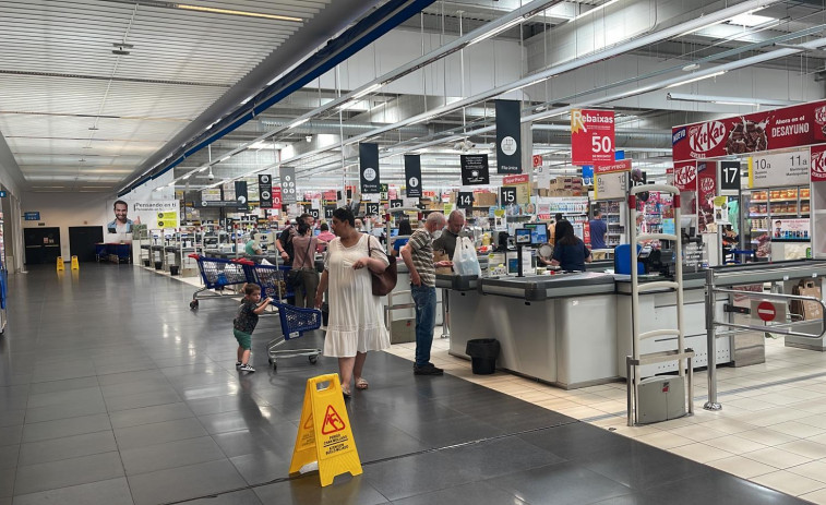A apertura do comercio no primeiro domingo  de rebaixas centrouse en Ferrol nas áreas comerciais