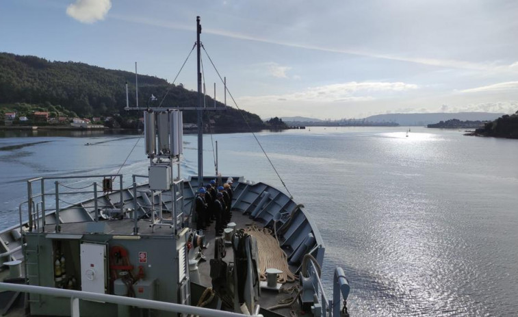 El Arnomendi dejó su base en Ferrol para afrontar nuevas inspecciones pesqueras
