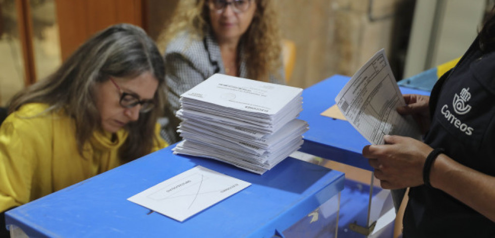 El recuento del voto exterior comienza este viernes, con nueve escaños en juego que pueden alterar las mayorías