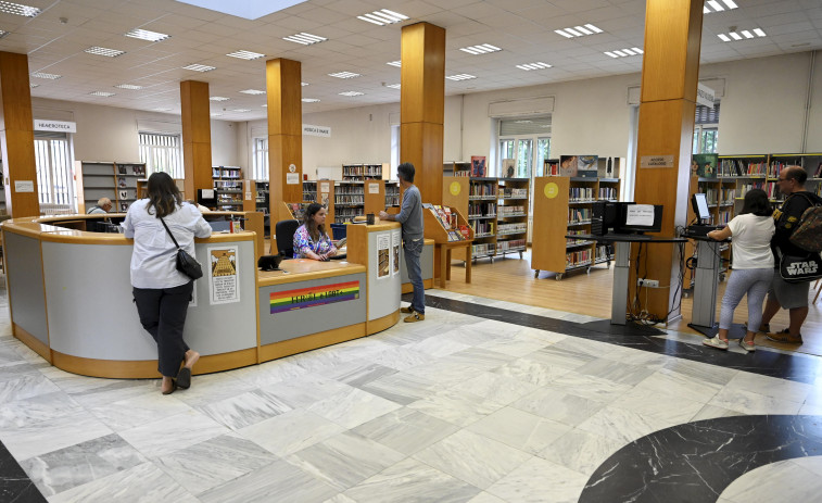 La biblioteca de la plaza de España renace al menos hasta fin de año