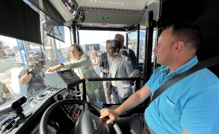 Ferrol acoge una experiencia piloto de uso de tarjeta del bus en el móvil para los jóvenes