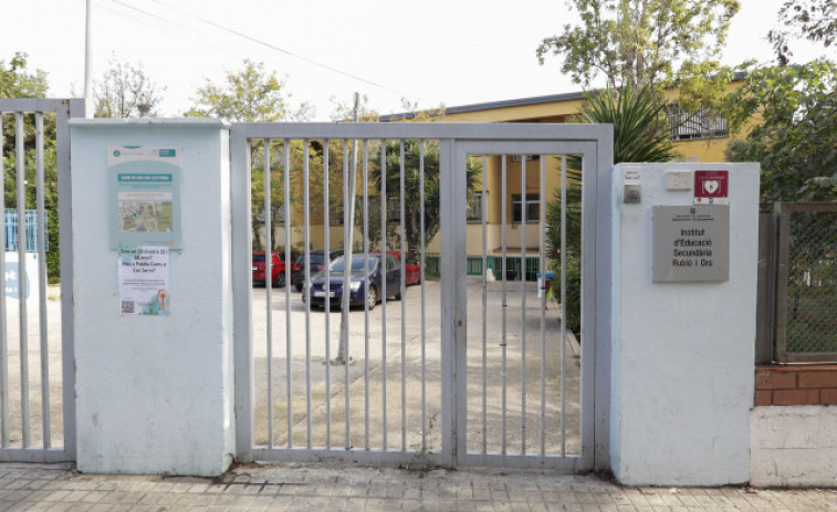 Un niño de 12 años apuñala a una compañera en un instituto catalán