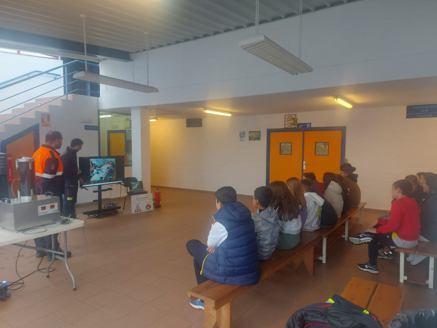 Más de un centenar de escolares del IES As Telleiras estrenaron la Semana da Seguridade en Narón