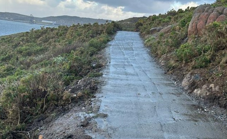 Ares embellece la ensenada del arenal de Chanteiro con la mejora del vial de As Salgueiras