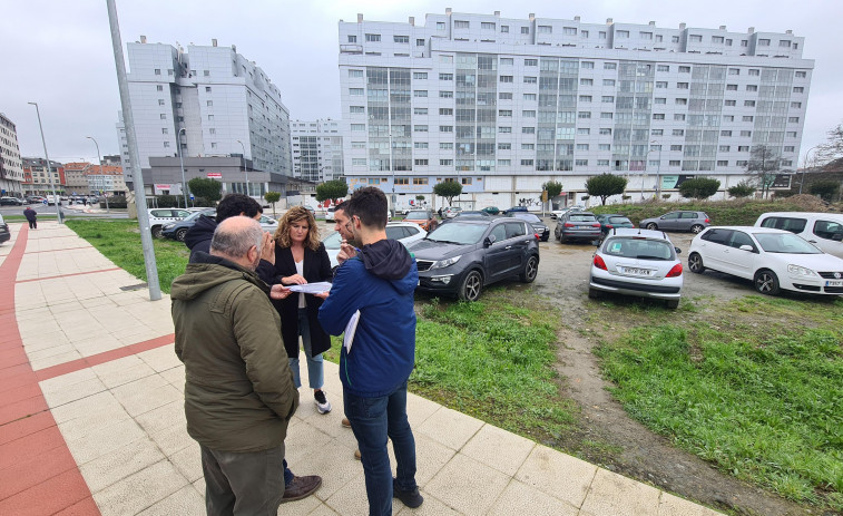 Críticas del PSOE de Narón por el cierre del aparcamiento del centro de salud, pese a estar acabado