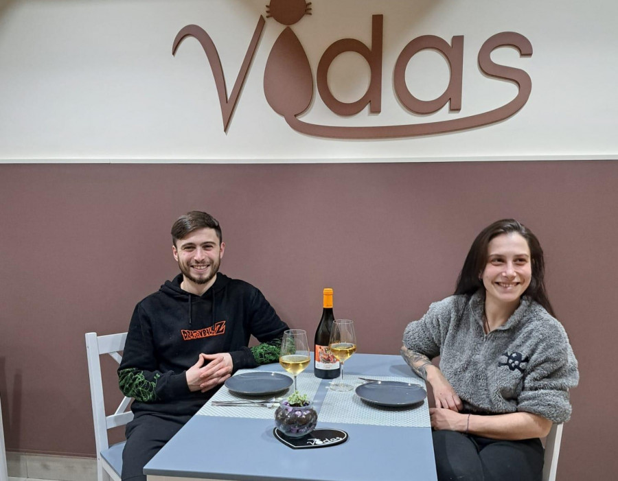 Cocina y arte se dan la mano en un nuevo local hostelero en Ferrol, el 7 Vidas