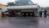 El camión cisterna para el reparto de agua regresa hoy a Cariño por las restricciones