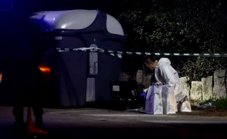 El cadáver de la mujer hallada tras un contenedor en O Porriño tenía un pañuelo en la boca