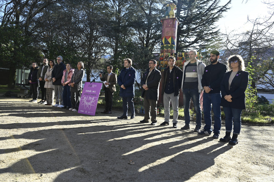 Rosas en el Cantón para recordar en Ferrol a las víctimas de violencia machista