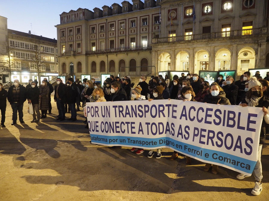 Los problemas del transporte público salen de nuevo a la calle en Ferrol