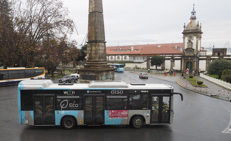 Las obras del centro de Ferrol imposibilitan cumplir horarios en los buses urbanos