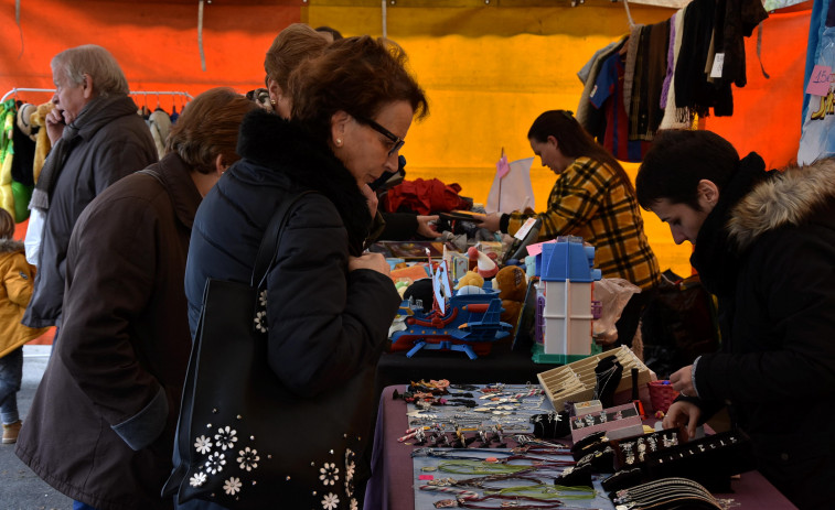 Esmelle celebra a súa feira de Nadal con mercado, andaina, música e exhibición canina