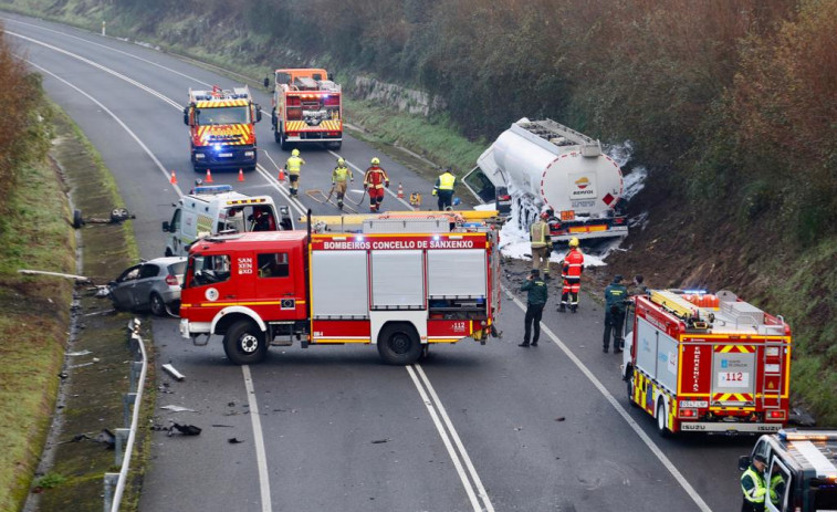 Dos fallecidas, madre e hija, en un accidente muy grave en Cambados