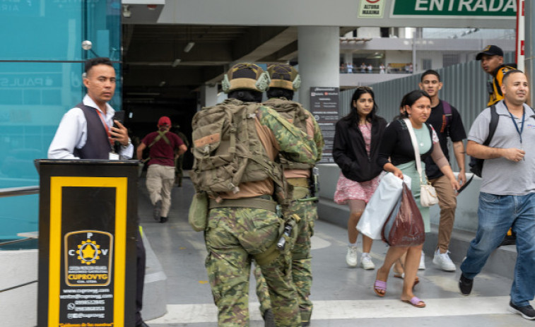 Ataques simultáneos y una crisis carcelaria sumen a Ecuador en una 