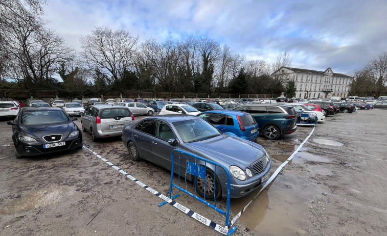 El Concello busca una solución al deterioro de los aparcamientos