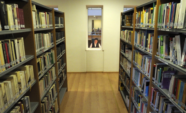 La biblioteca de Ferrol recuperará el horario continuado con cinco auxiliares más