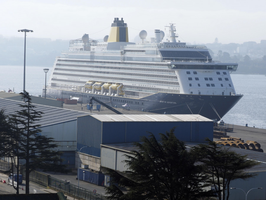 El "Spirit of Adventure" da el pistoletazo de salida a la temporada de cruceros en Ferrol